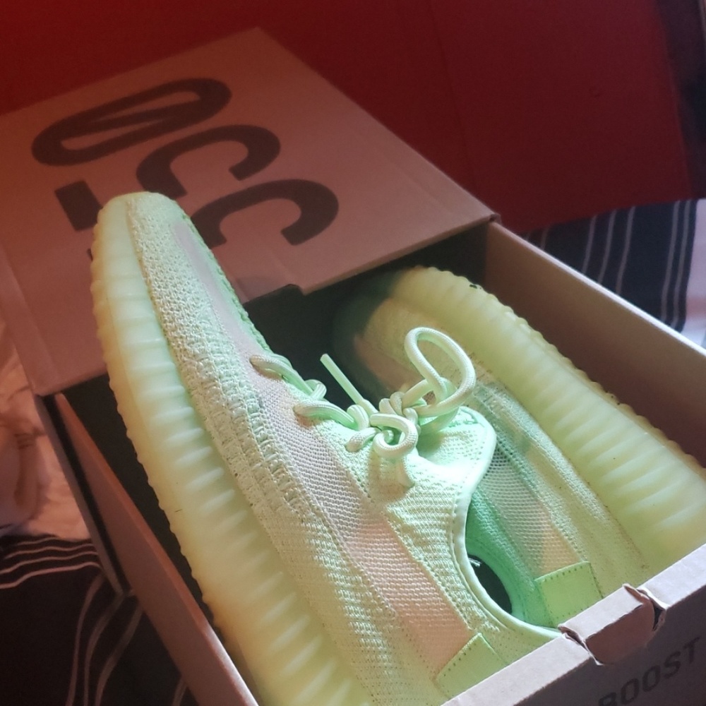 Yeezy 350 glow dark version